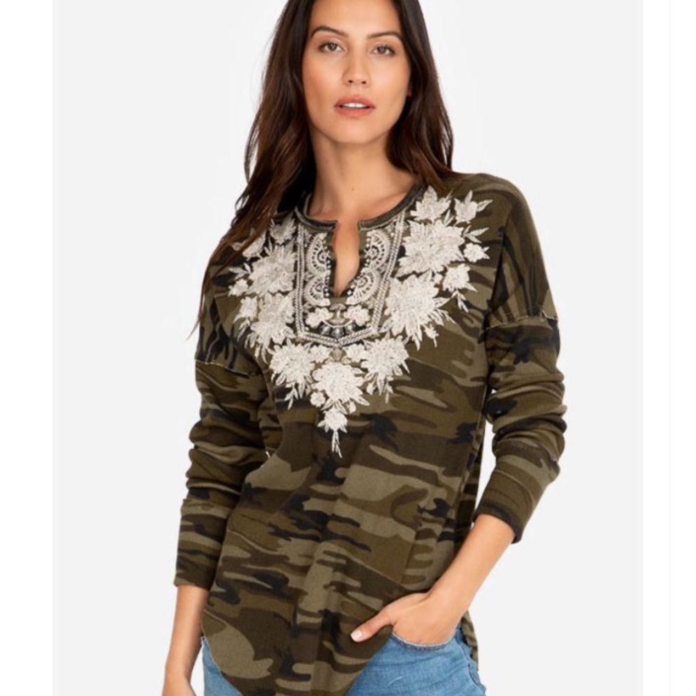 JOHNNY WAS | Christina V Neck Thermal Camouflage